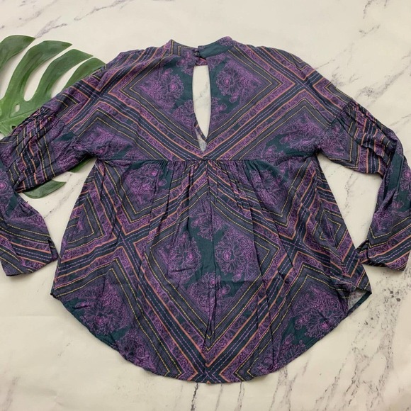 Free People Walking On A Dream Tunic Top Size S Purple Floral Key Hole Cut Out - Picture 8 of 12